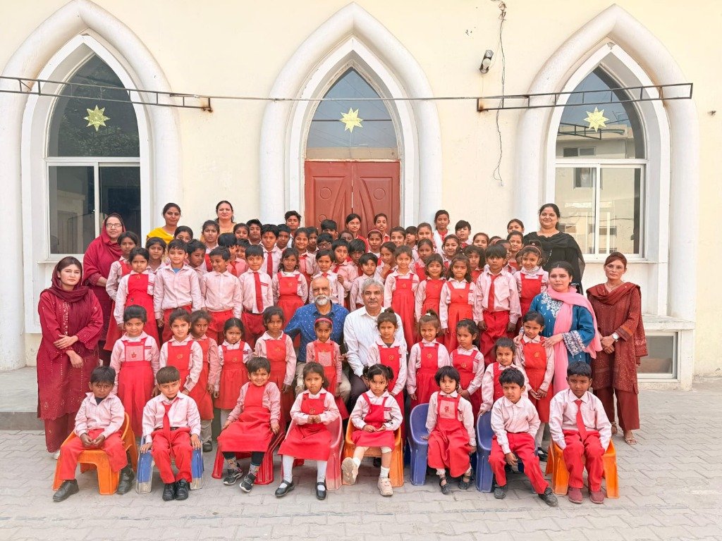 Community school students, educators and ministry leadership